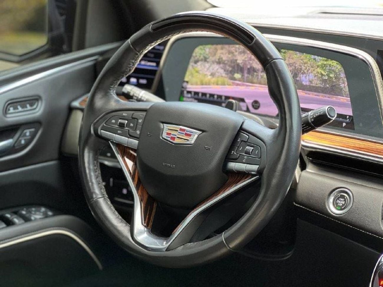 Cadillac Escalade Luxury 6.2L LUXURY PLATINUM 6.2L V8 PTR A/T // 2022 // FULL OPTION WITH RADAR , 360 CAMERA , HEADUP