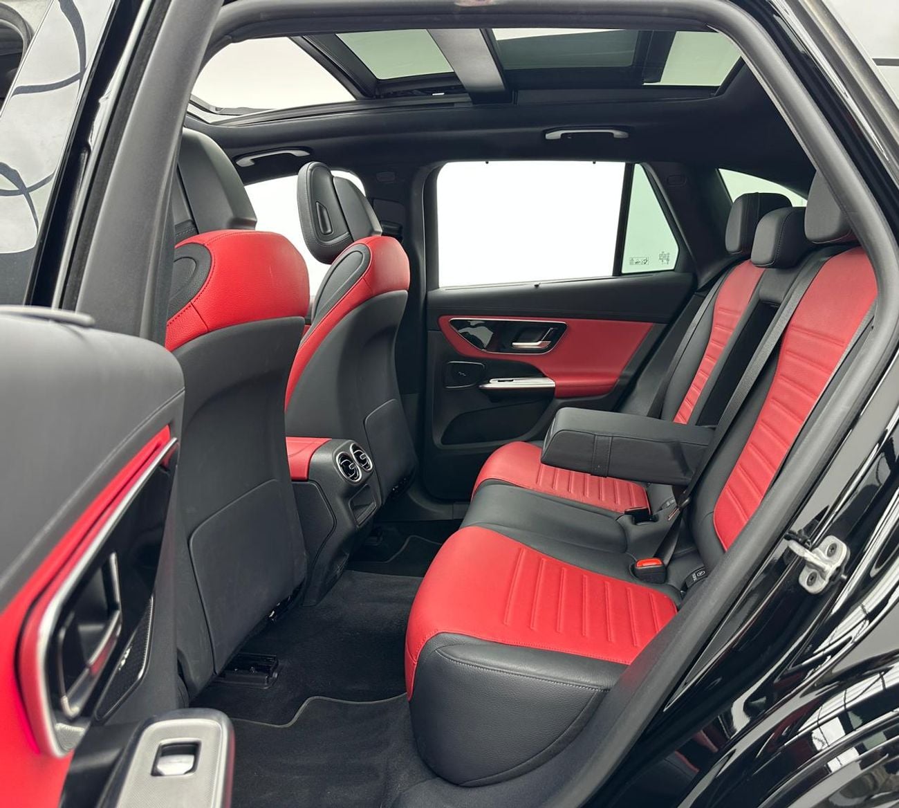 مرسيدس بنز GLC 200 4MATIC HIGH 2024 Mercedes-Benz GLC 200 4MATIC, June/2029 Mercedes Warranty + Service Contract, Full