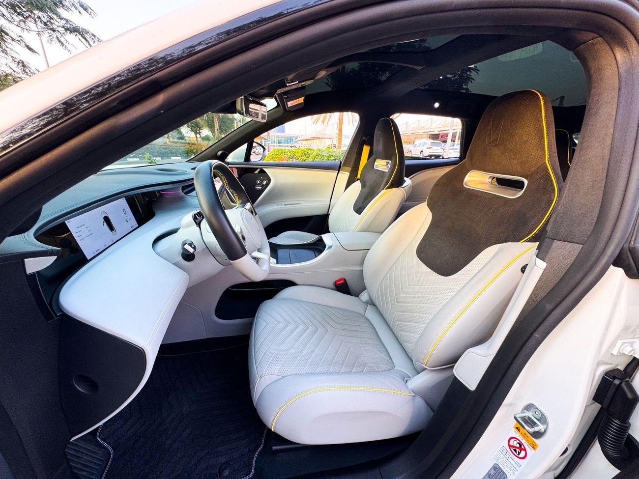 أفاتر 11 Premium AWD