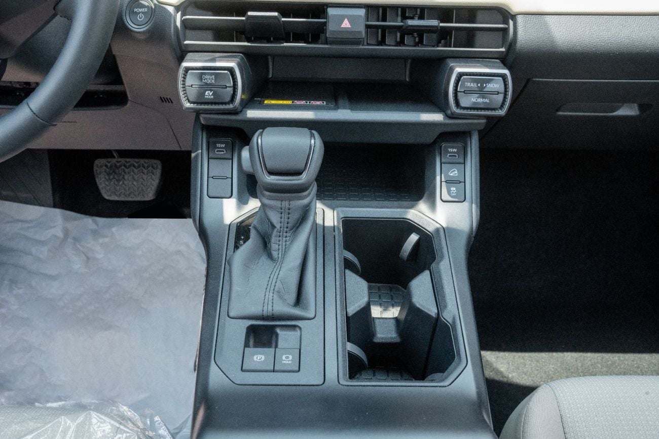 تويوتا راف ٤ GXR HEV 2026 Toyota Rav4 XLE 2.5L AT Hybrid (White-Beige)
