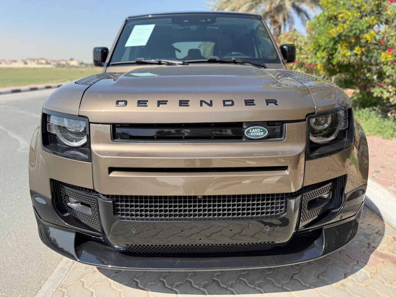 Land Rover Defender P400 110 SE 3.0L (5 Seater)