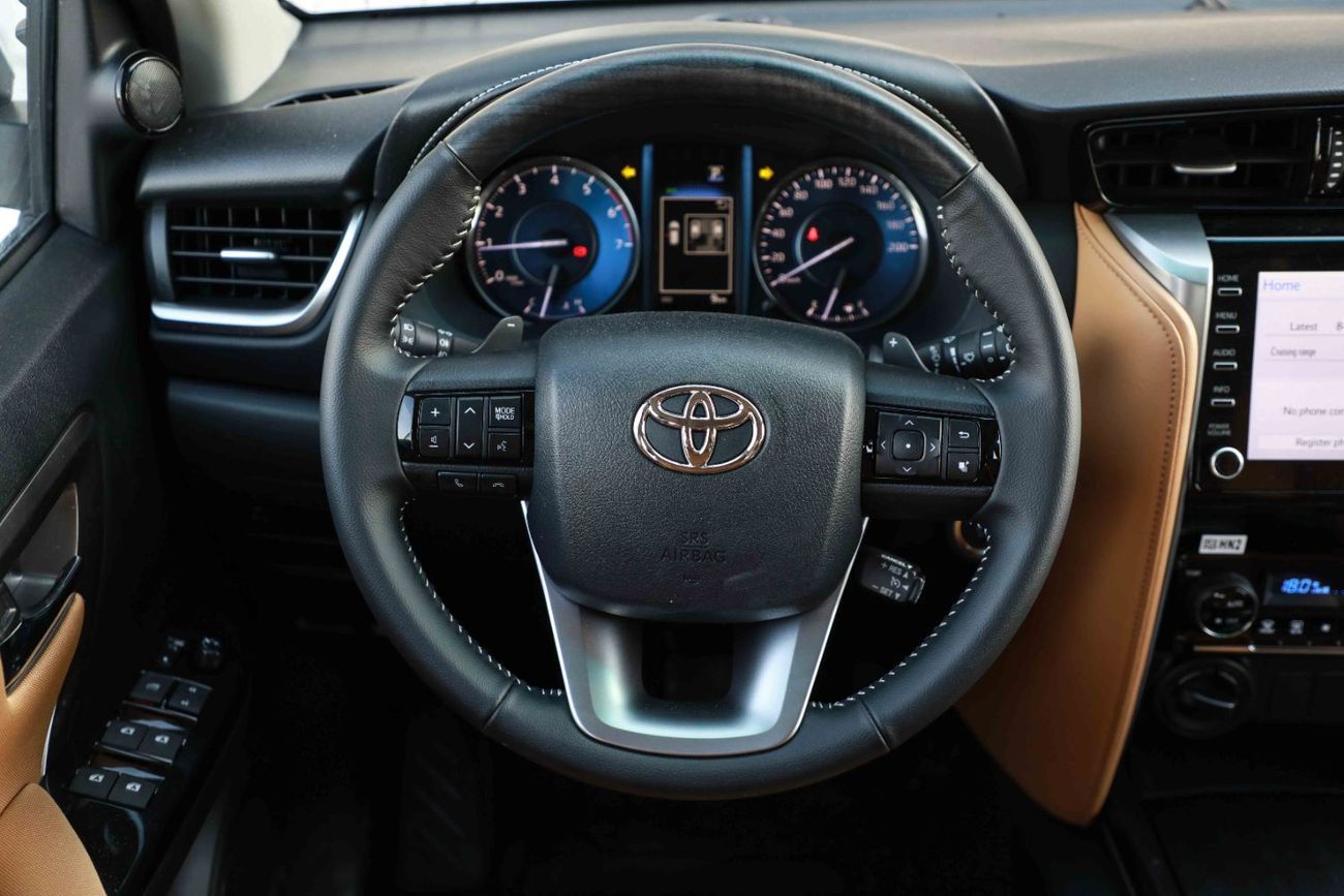 تويوتا فورتونر 2025 Toyota Fortuner GXR 4.0 - Platinum White inside Beige | Export Only