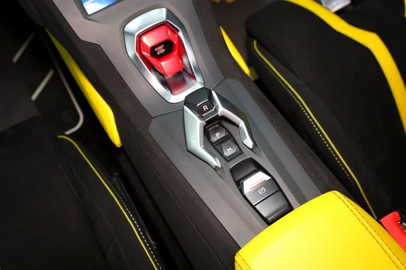 Lamborghini Huracan STO, Carbon Fiber Pack, Full Aero Kit, Apple CarPlay, Dealer Warranty!!