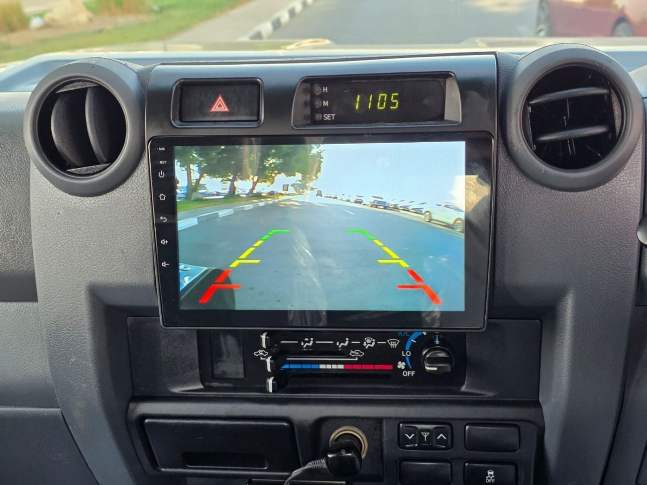 تويوتا لاند كروزر بيك آب diesel 4.5 liter ,right hand ,drive 2017 model ,shape 2024 ,only for export available