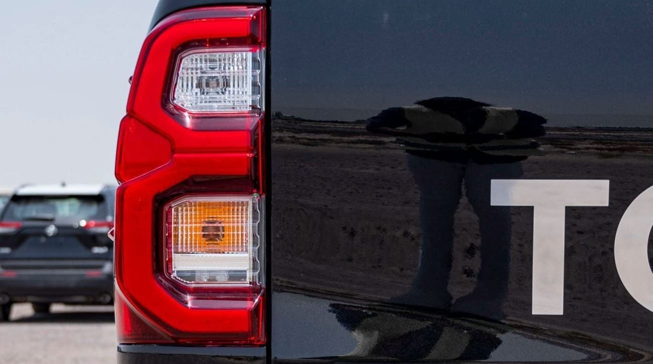 Toyota Hilux TOYOTA HILUX DC 2.4D AT 4X4 MY2025 – BLACK