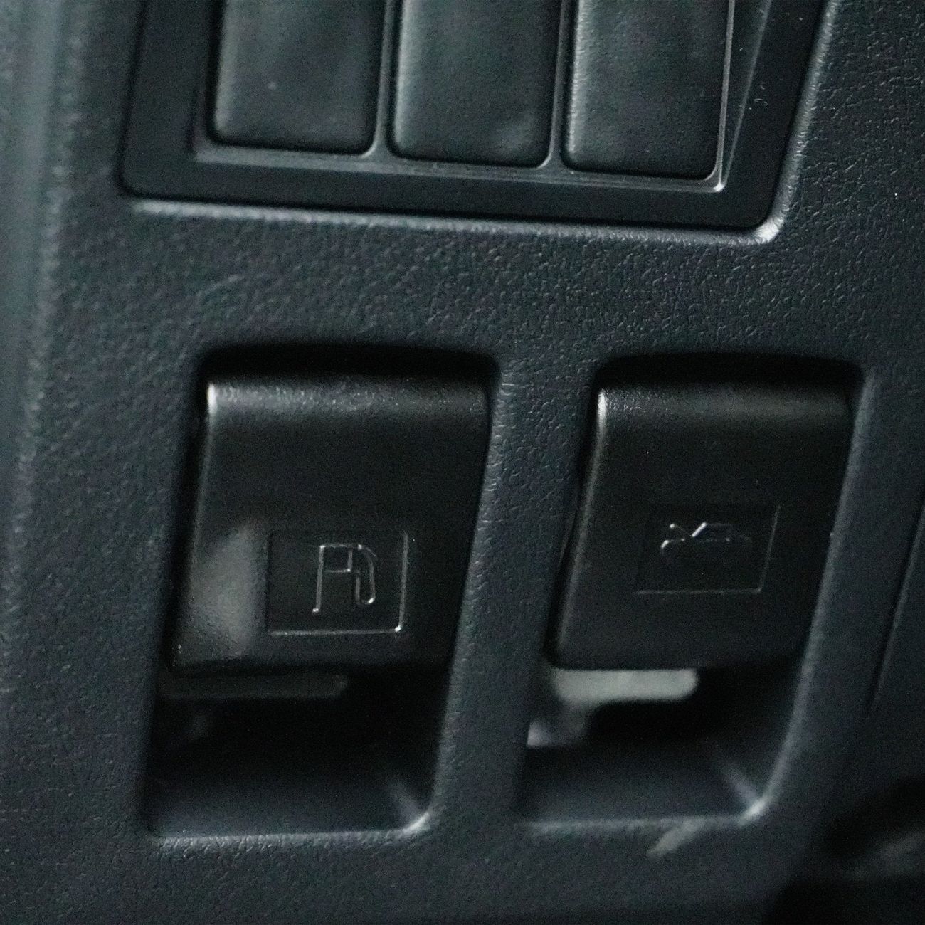 تويوتا هيلوكس 2.4 L | Diesel | 4x4 | D/C | M/T | DIFFLOCK | EXPORT ONLY !