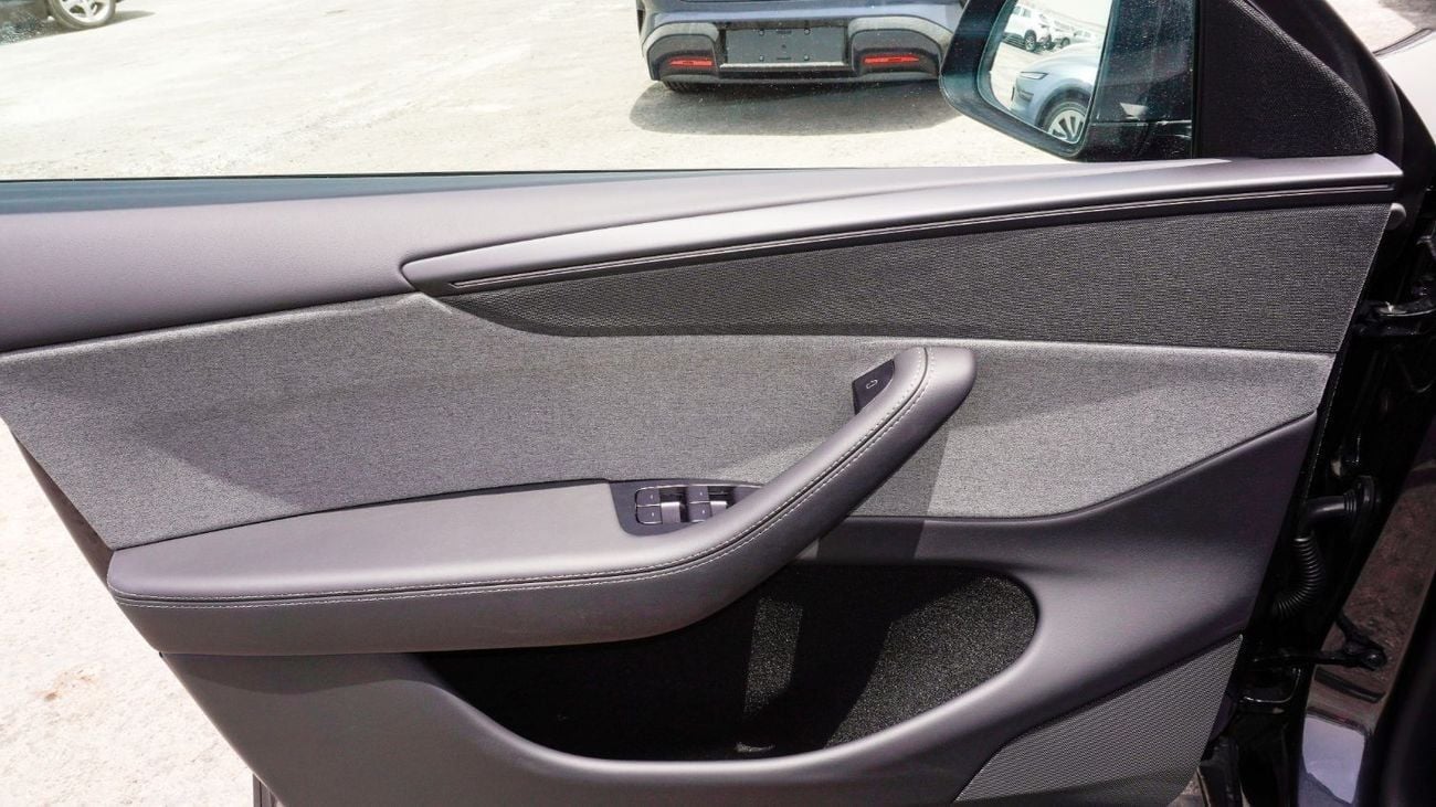 Tesla Model Y Real-Wheel Drive || Standard Range ( 593 KM ) || Brand New