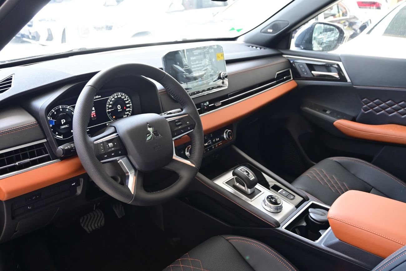 ميتسوبيشي آوتلاندر Mitsubishi Outlander P-Line 2.5L Petrol 4WD, Model 2025, Color Grey