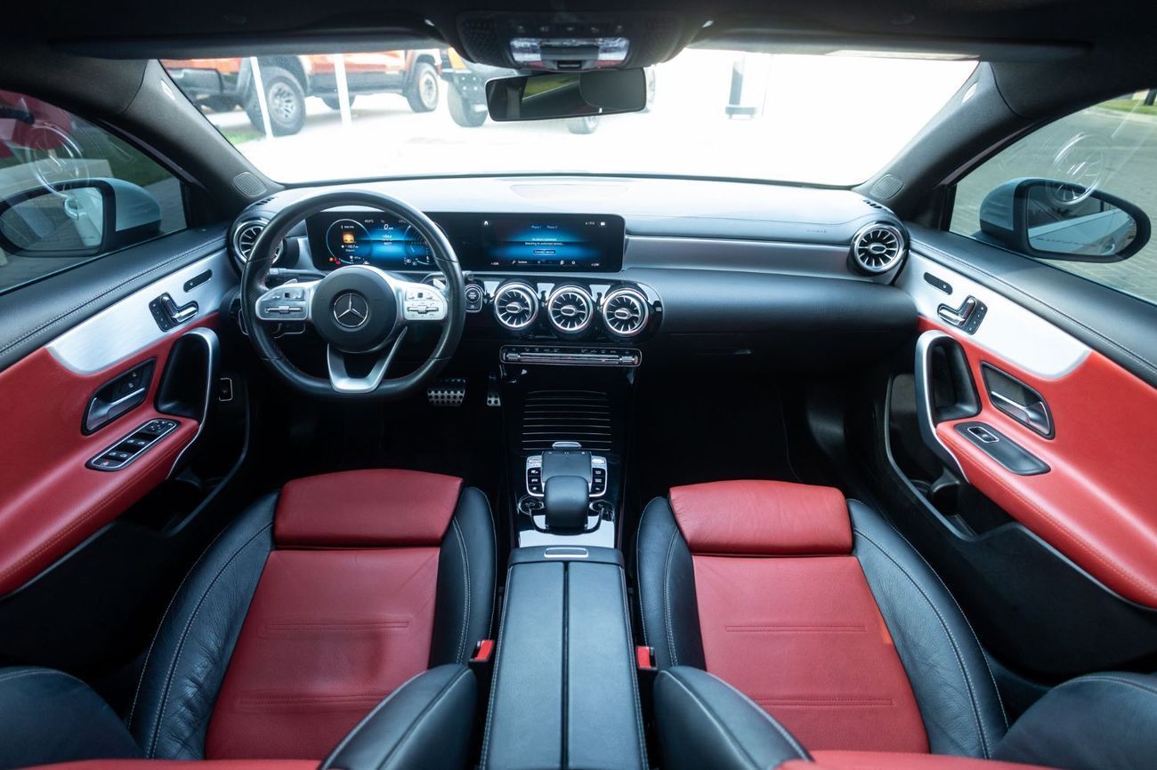 Mercedes-Benz A 250 AMG Premium + 2.0L