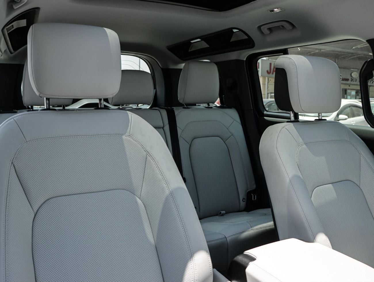 Land Rover Defender 110 3.0L 6Cyl . Automatic . Patrol . SUV/Crossover . All Wheel Drive . 5 Seats . 5 Door Land Rover Defender 110 2026 Automatic 0 Km 6 Cylinder Four Wheel Drive (4WD) SUV Carpathi