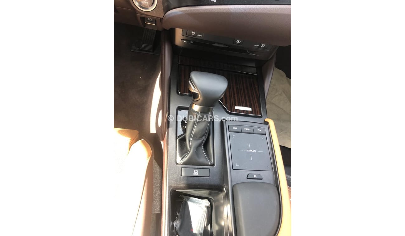 لكزس ES 350 لكزس ES 350 ، كامل الخيار ، 3.5 لتر ، V6 ، موديل 2020 مع سقف بانورامي وكاميرا 360 درجة ، للتصدير وال