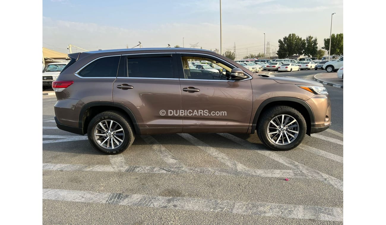 Toyota Highlander 2017 Toyota Highlander XLE Full Option  - Rare Brown Color