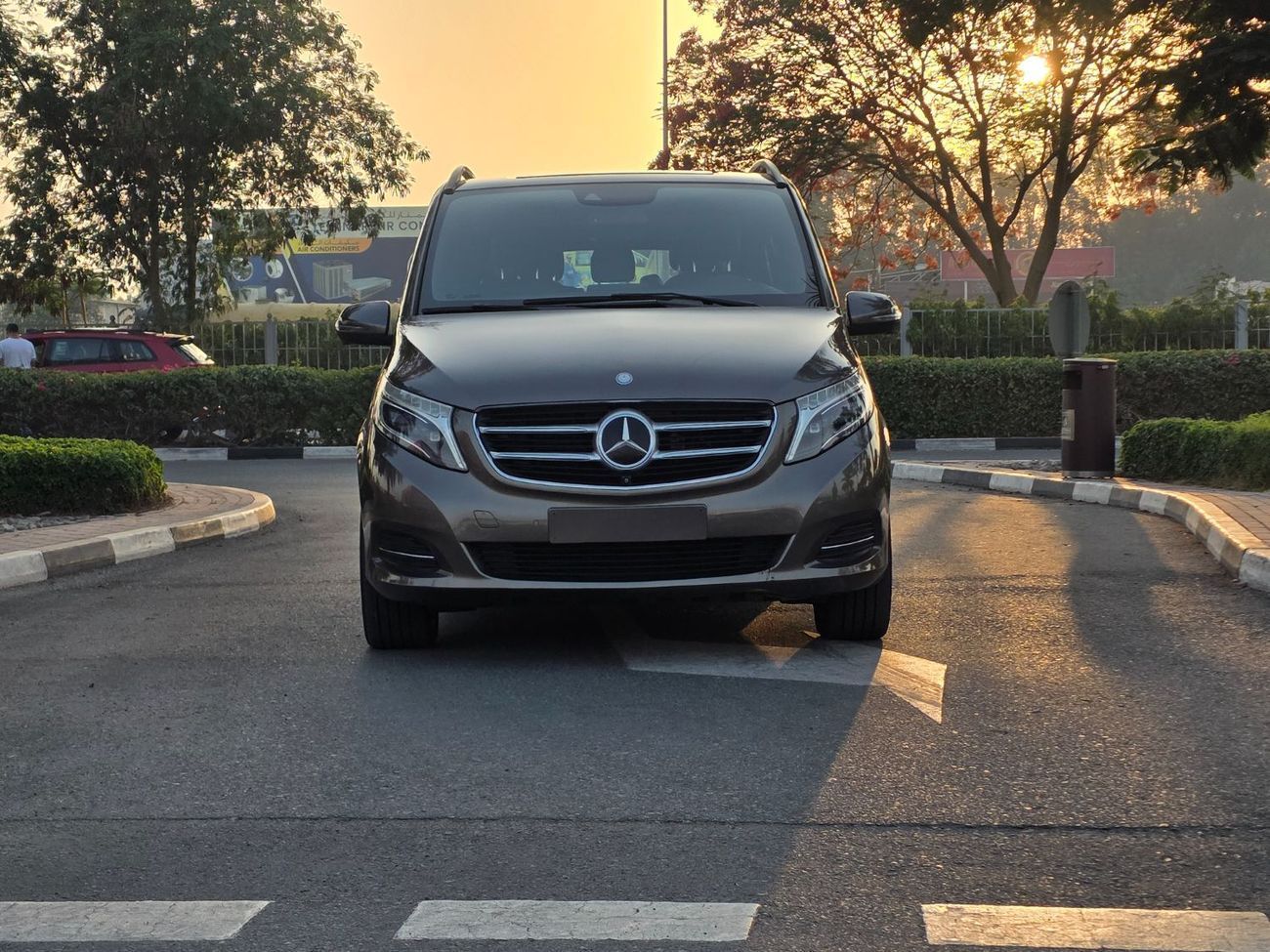 Mercedes-Benz V 250 gcc specs