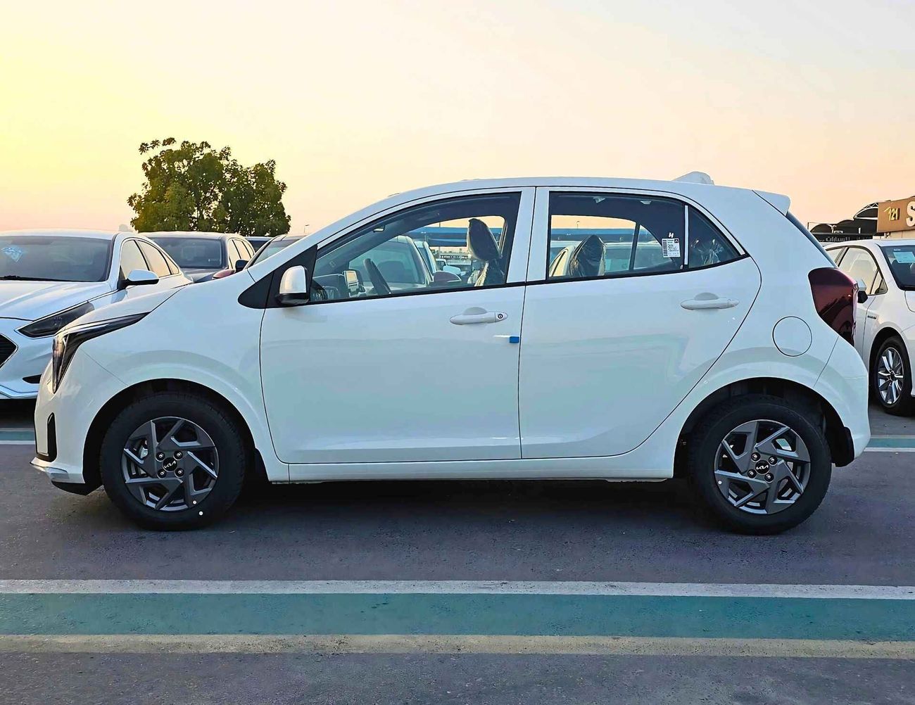 Kia Picanto GL / 1.2L V4 PETROL / A/T / DVD+CAMERA / 2024 MY