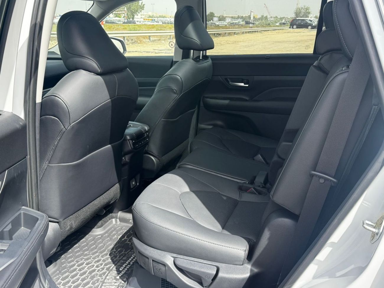 تويوتا جراند هايلاندر 2026 TOYOTA GRAND HIGHLANDER LIMITED TRIM CANADIAN SPEC READ STOCK AVAIALABLE IN SHOWROOM