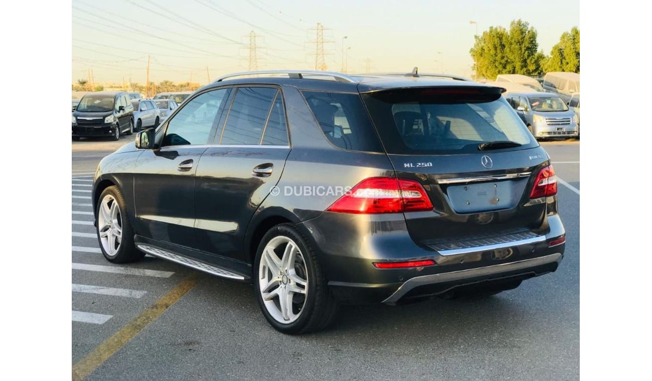 Mercedes-Benz ML 250 MERCEDES BENZ ML250 BLUETEC GREY COLOR MODEL 2015 VERY CLEAN AND GOOD CONDITION