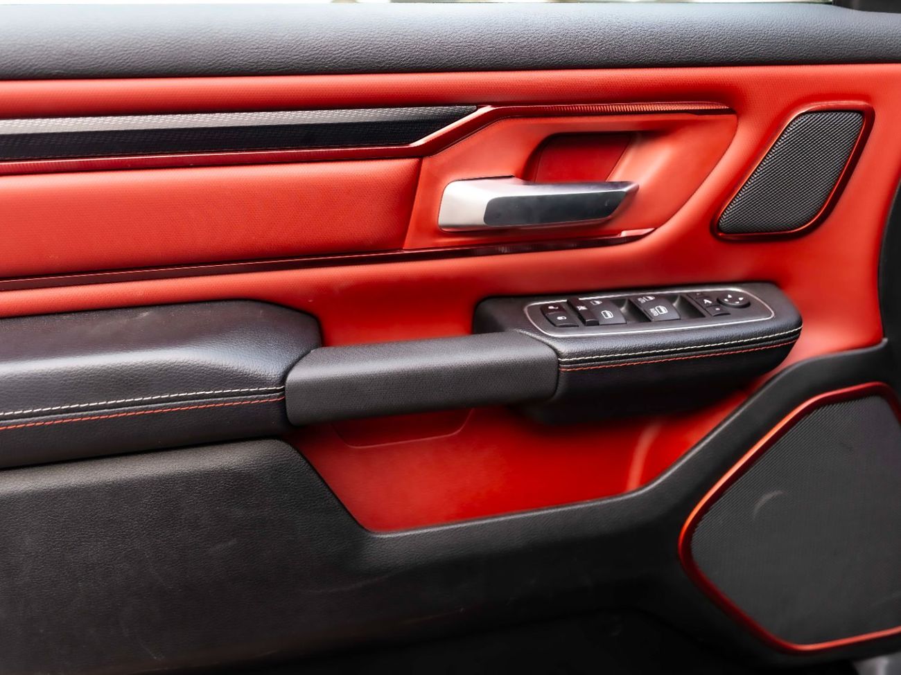 رام 1500 Rebel 5.7L Crew Cab Utility (5 Seater)