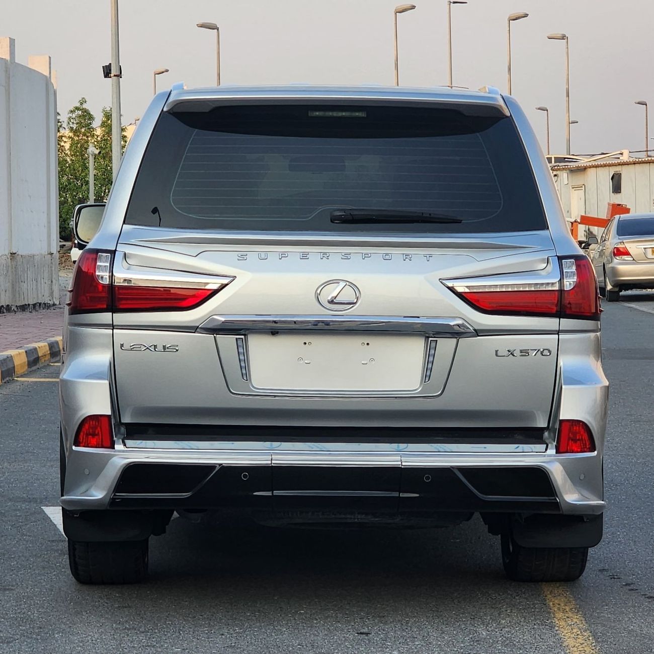 لكزس LX 570 facelifted