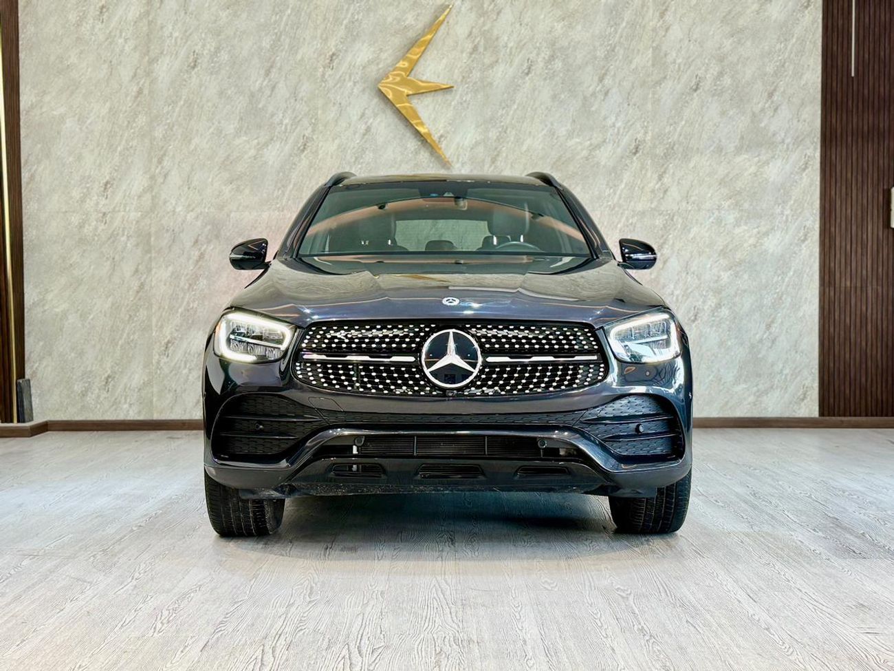 مرسيدس بنز GLC 300 4MATIC 2.0L