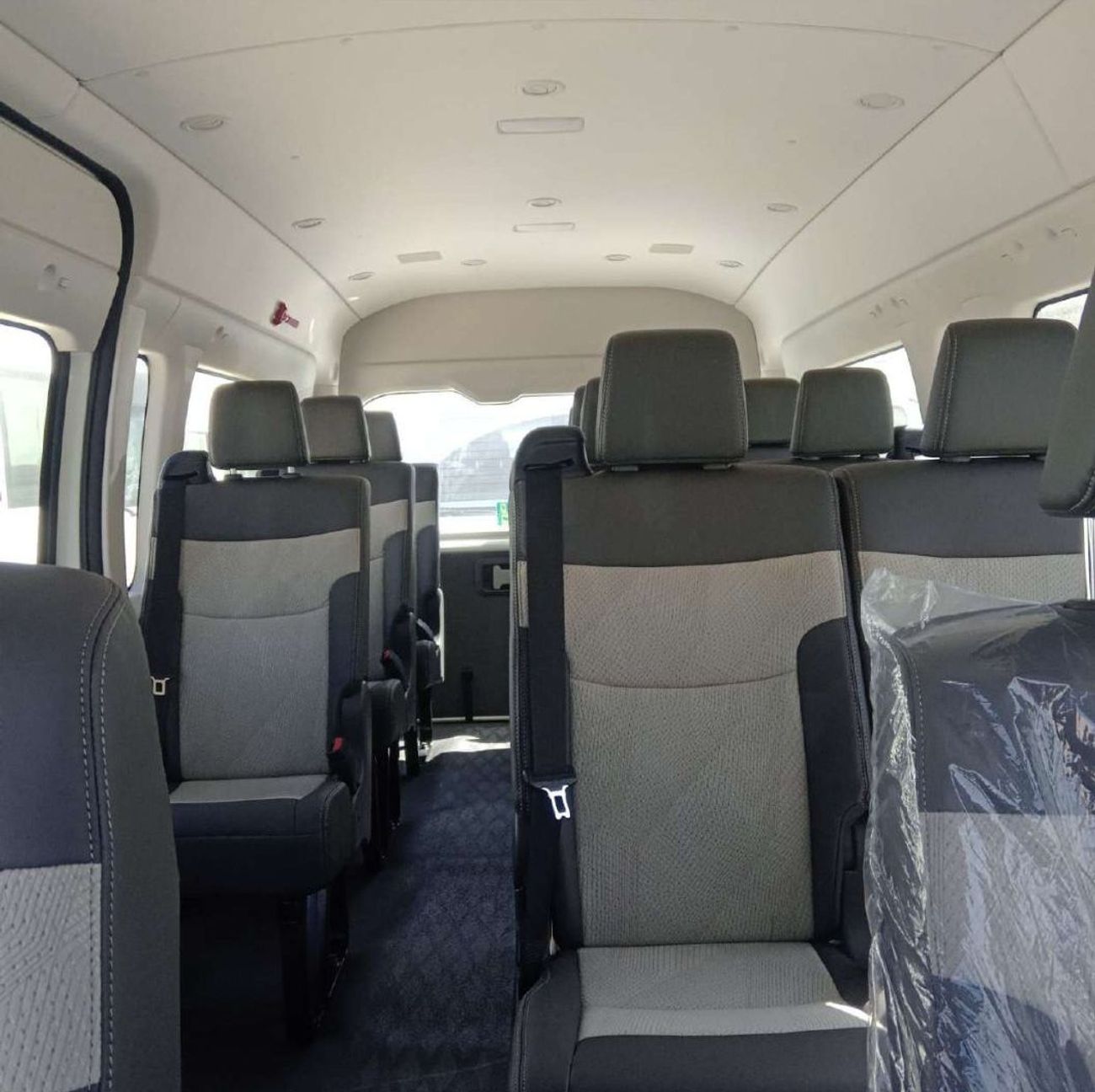 تويوتا هاياس 2.8L . Diesel . Automatic . Rear Wheel Drive . High Roof