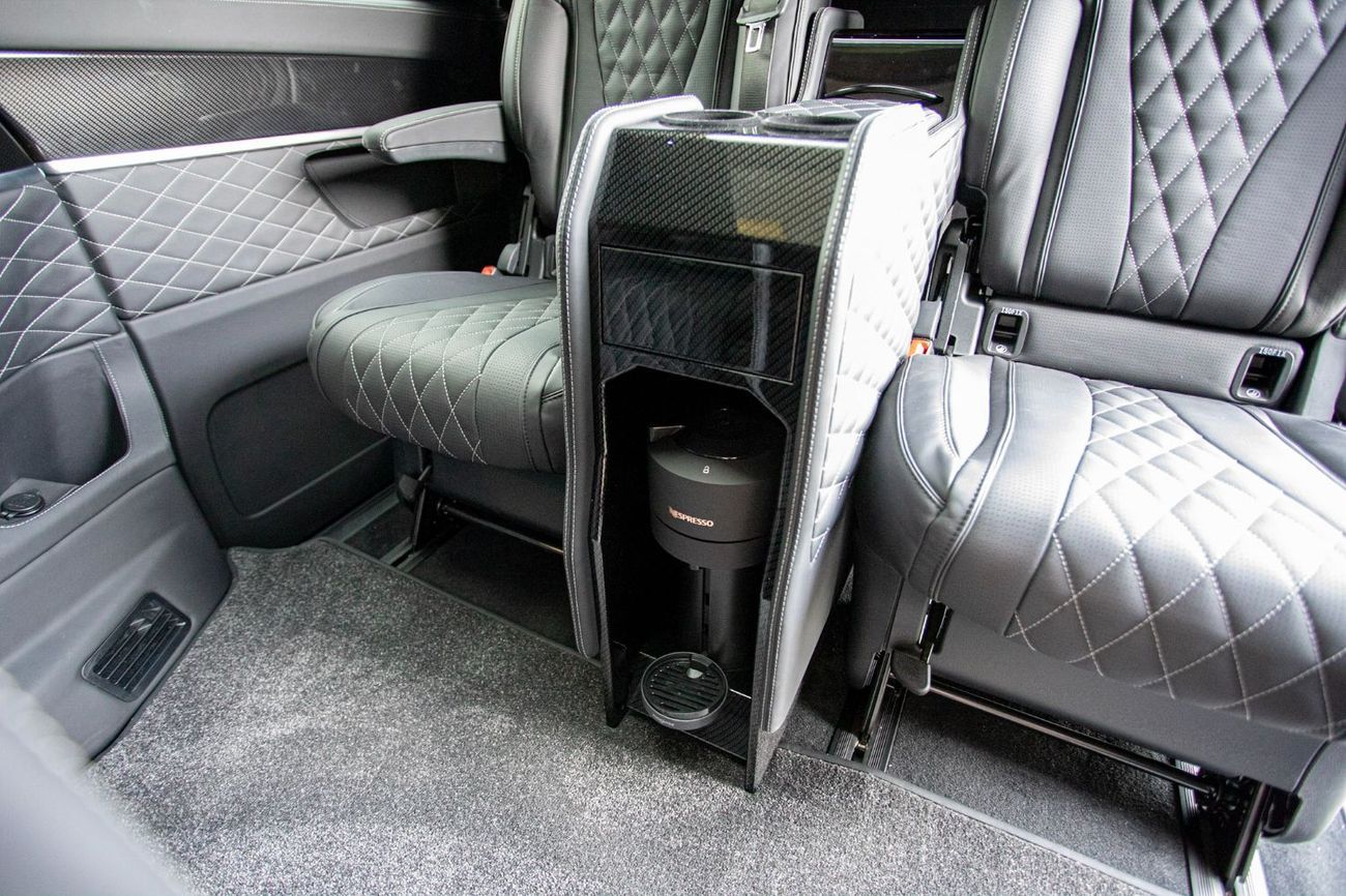 Mercedes-Benz V 300 Senzati GCC VIP Interior. Mercedes-Benz Approved Conversion
