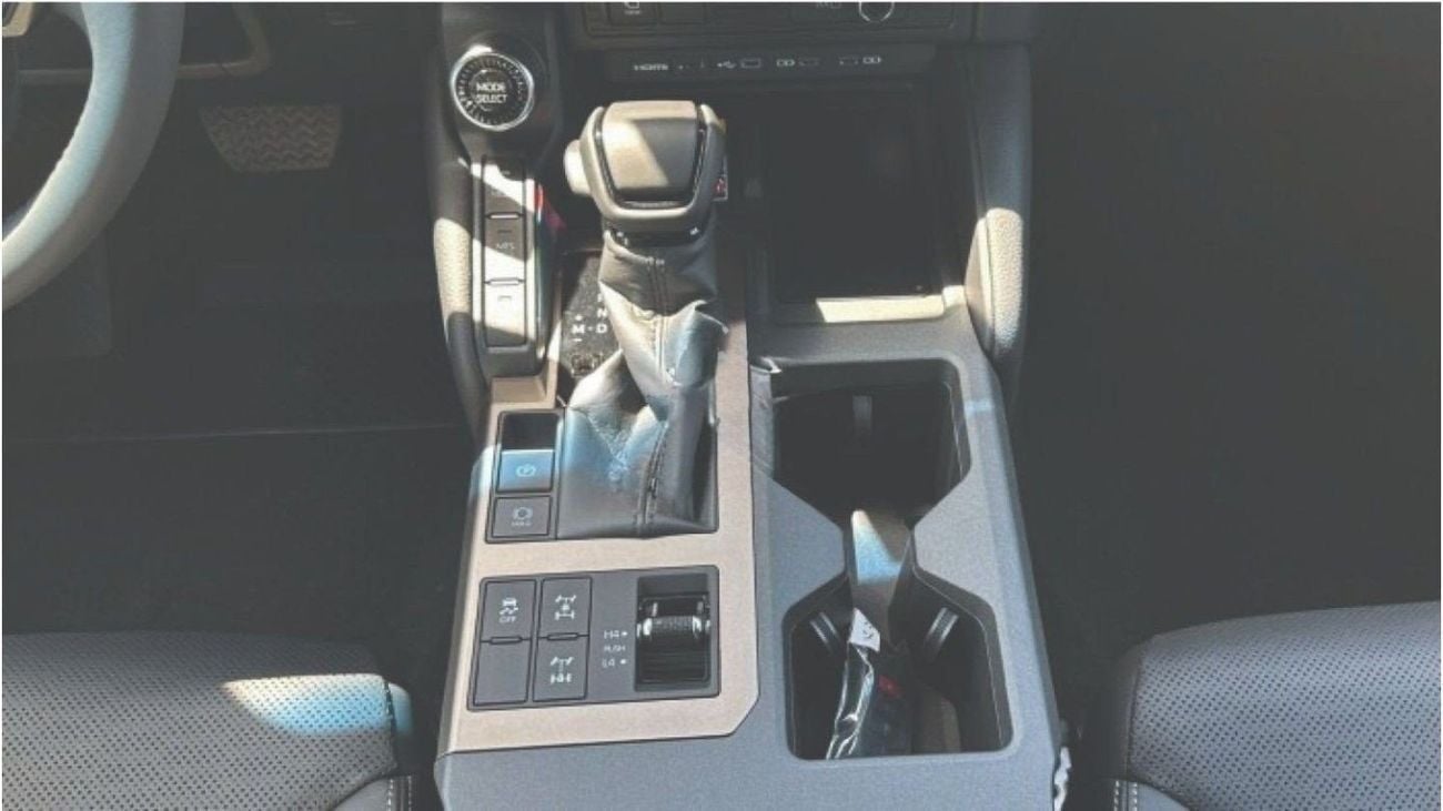 تويوتا برادو 2.4 Petrol 2025