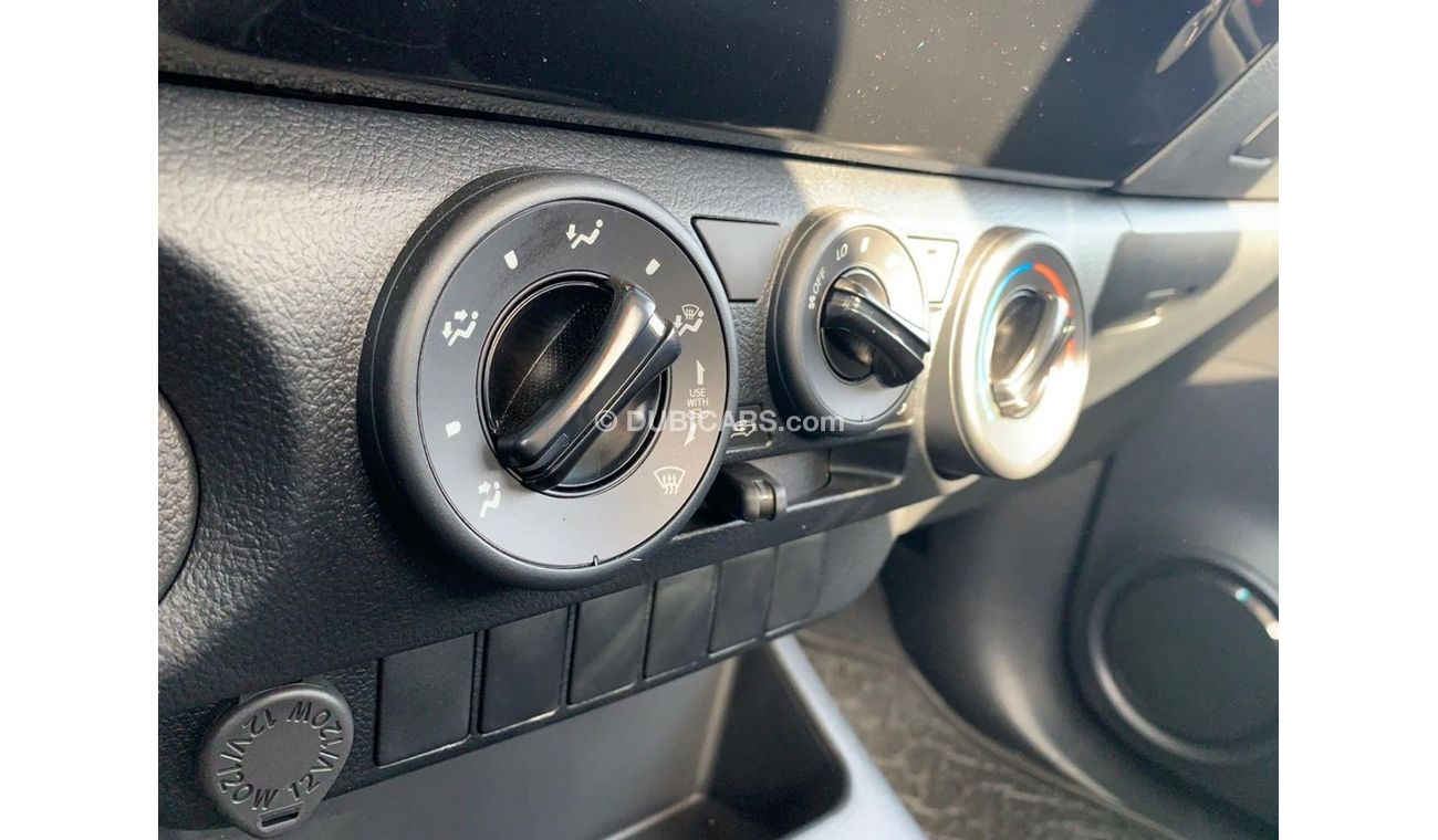 تويوتا هيلوكس 2.7 L Petrol 4x2 SCAB S/C