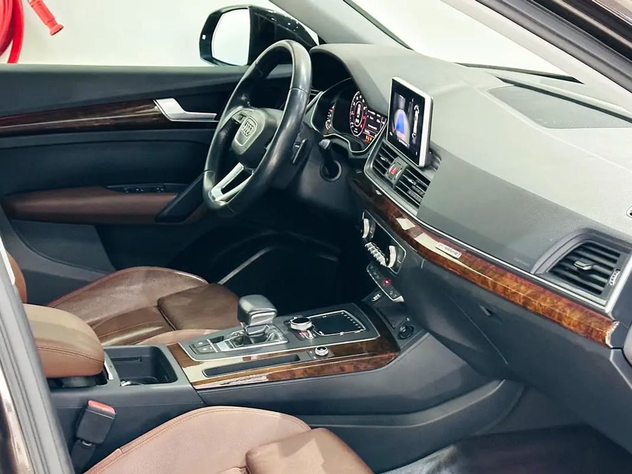 أودي Q5 45 TFSI Quattro Design 2.0L