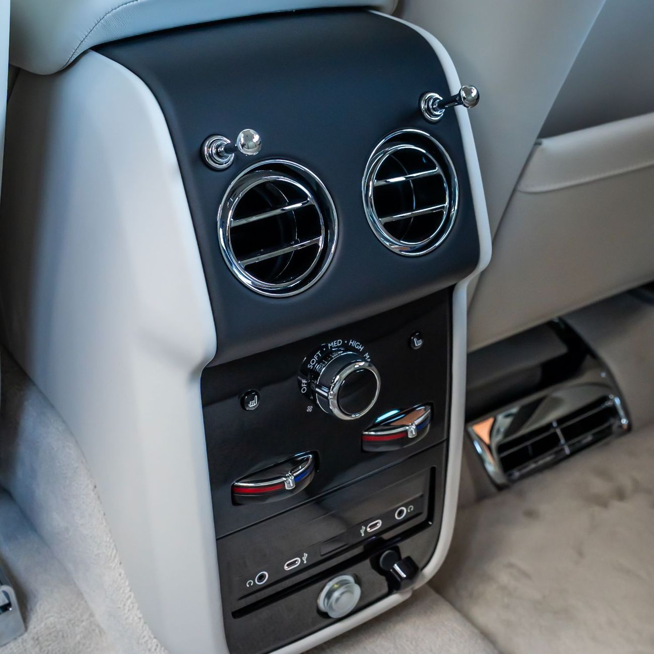 Rolls-Royce Cullinan 2026 ROLLS ROYCE CULLINAN SILVER BADGE BRAND NEW