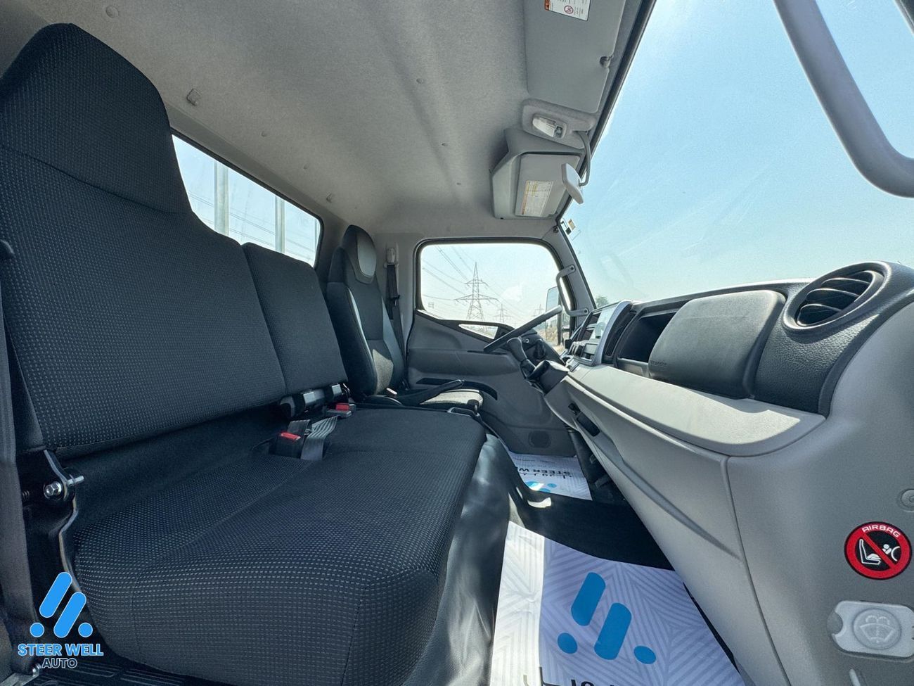 ميتسوبيشي فوسو كانتير Truck | 3.0L Diesel | Euro 5 | Short Chassis | RWD | White | GCC Specs