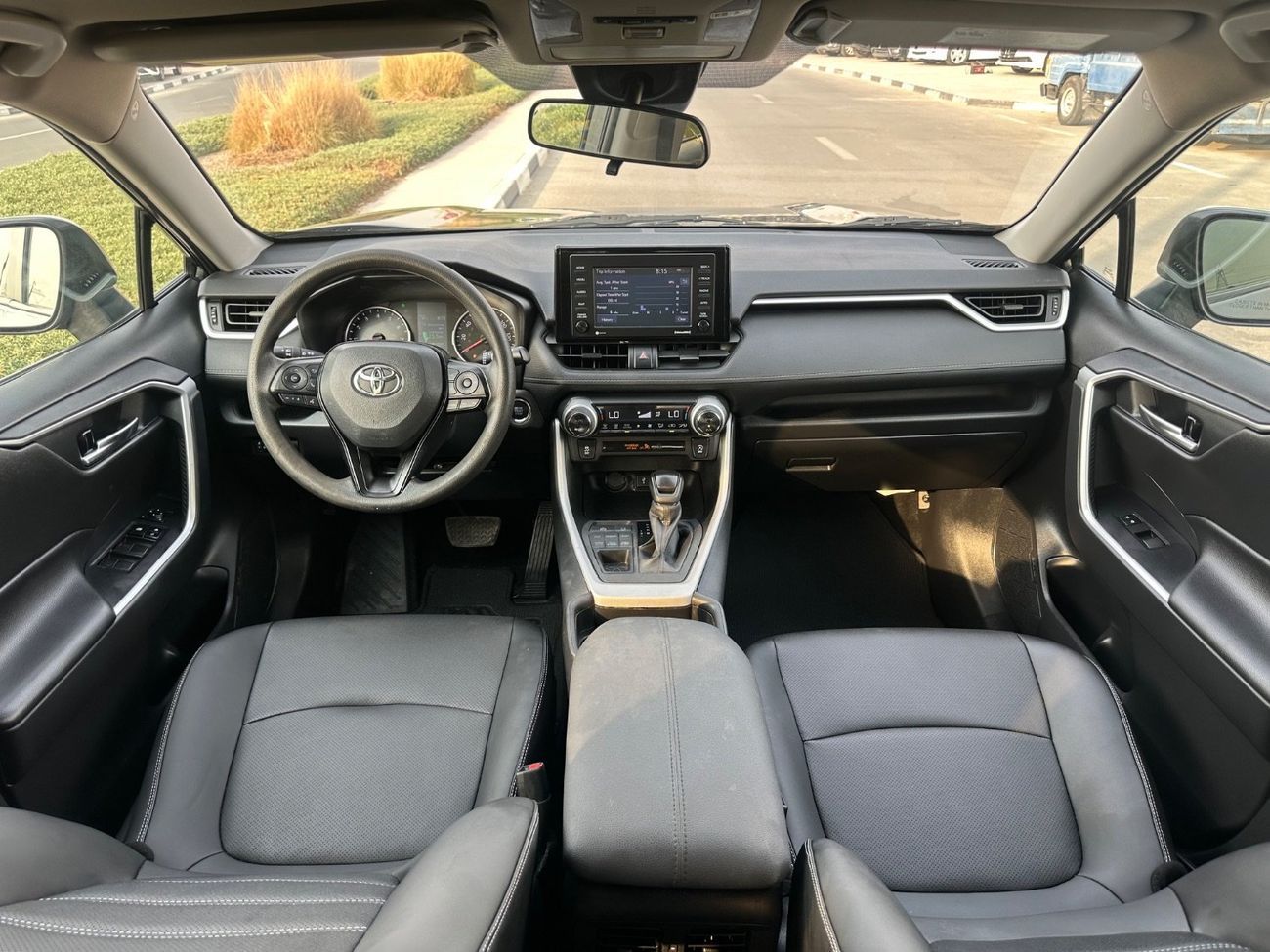 Toyota RAV4 XLE 4WD push start,leather seats 2021