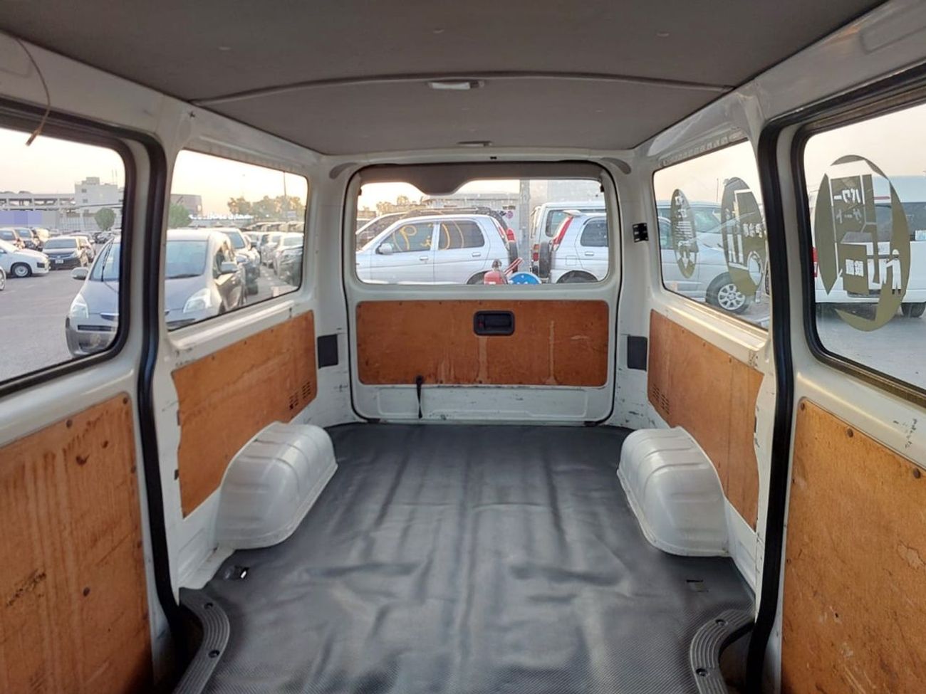 Toyota Hiace TOYOTA HIACE VAN RHD 2015 MODEL 3.0 L DIESEL AUTOMATIC(PM16901)