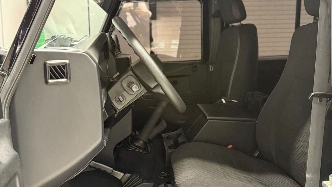 Land Rover Defender 110 Land Rover Defender 2015 GCC specs