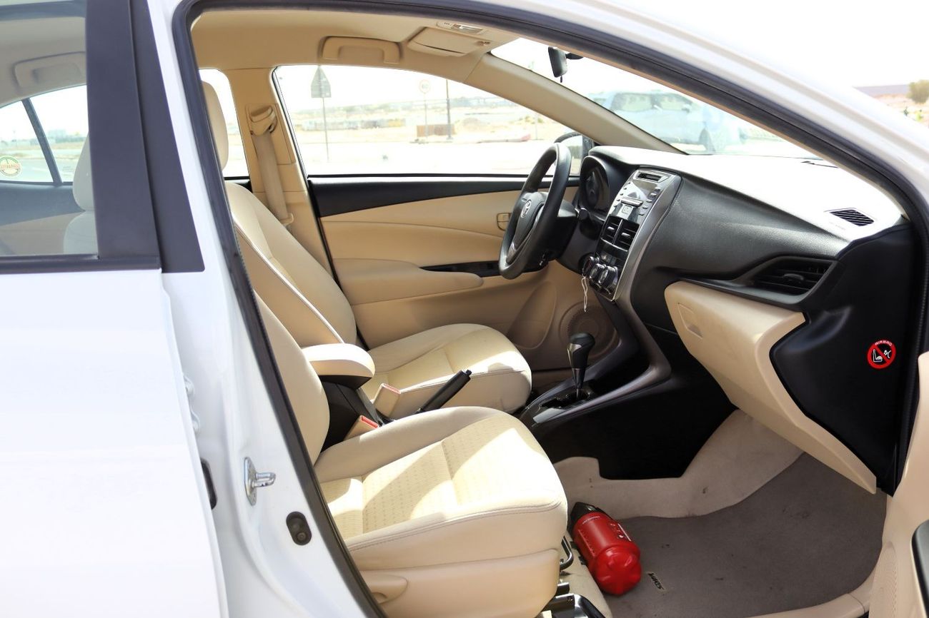 Toyota Yaris GCC ACCIDENTS FREE- ORIGINAL PAINT - SEDAN  - 1.5 CC
