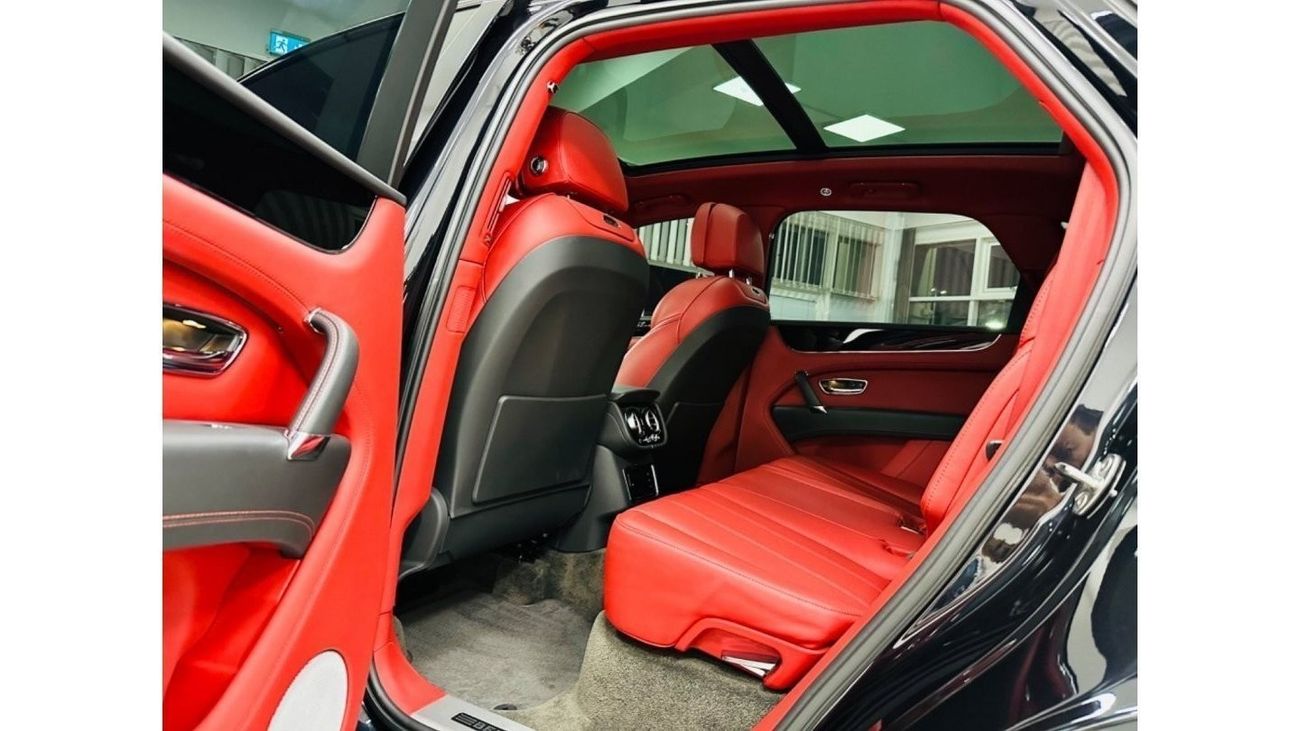 Bentley Bentayga V8 GCC .. Warranty .. Service .. Perfect Condition