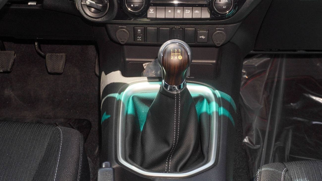 Toyota Hilux TOYOTA HILUX 2.7L M/T - FULL OPTION - 2025/2025