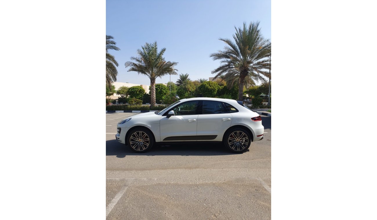 Porsche Macan Turbo Porsche macan turbo 2014 GCC full history