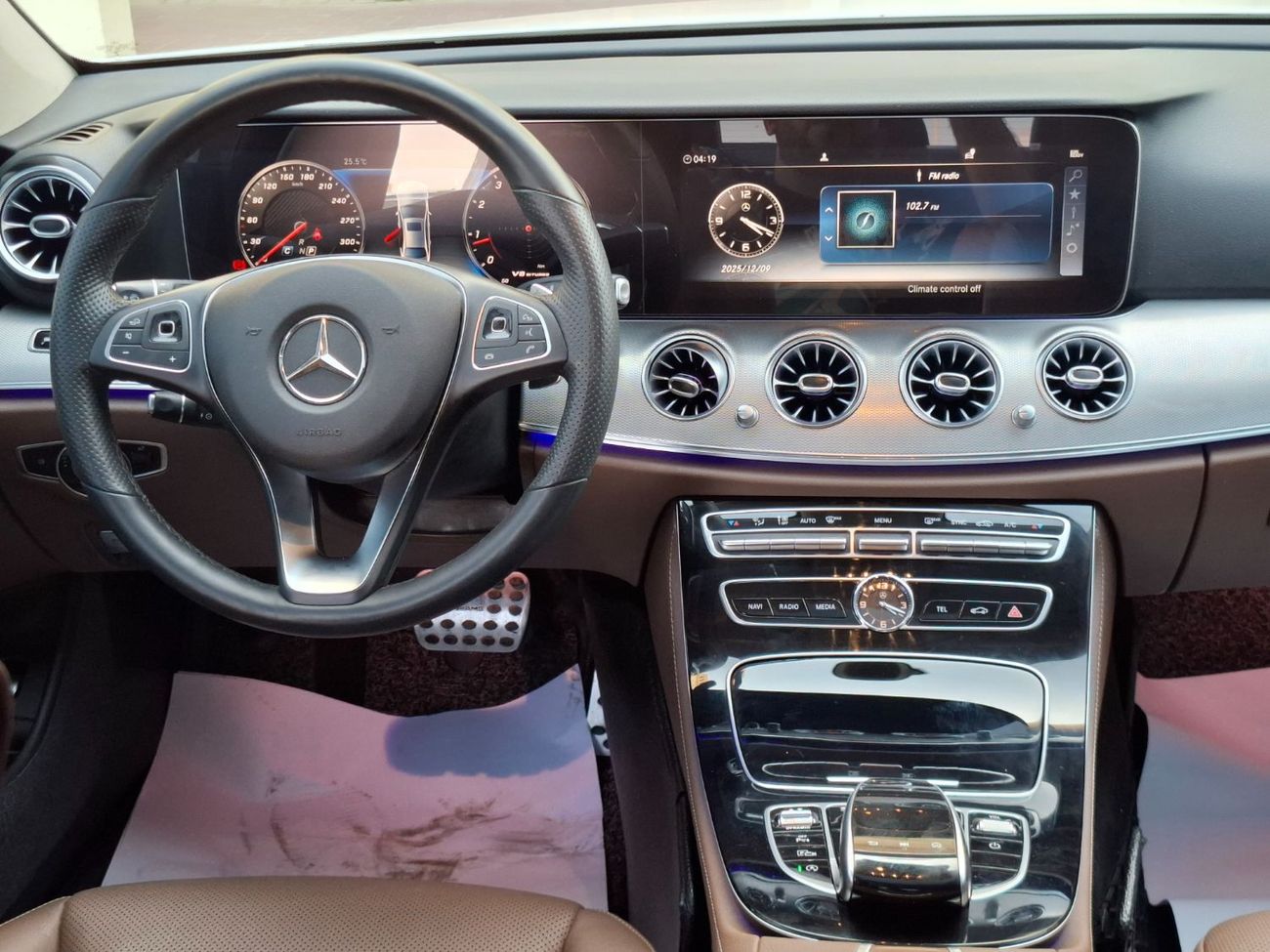 Mercedes-Benz E300 Mercedes-Benz E300 2018 full option
