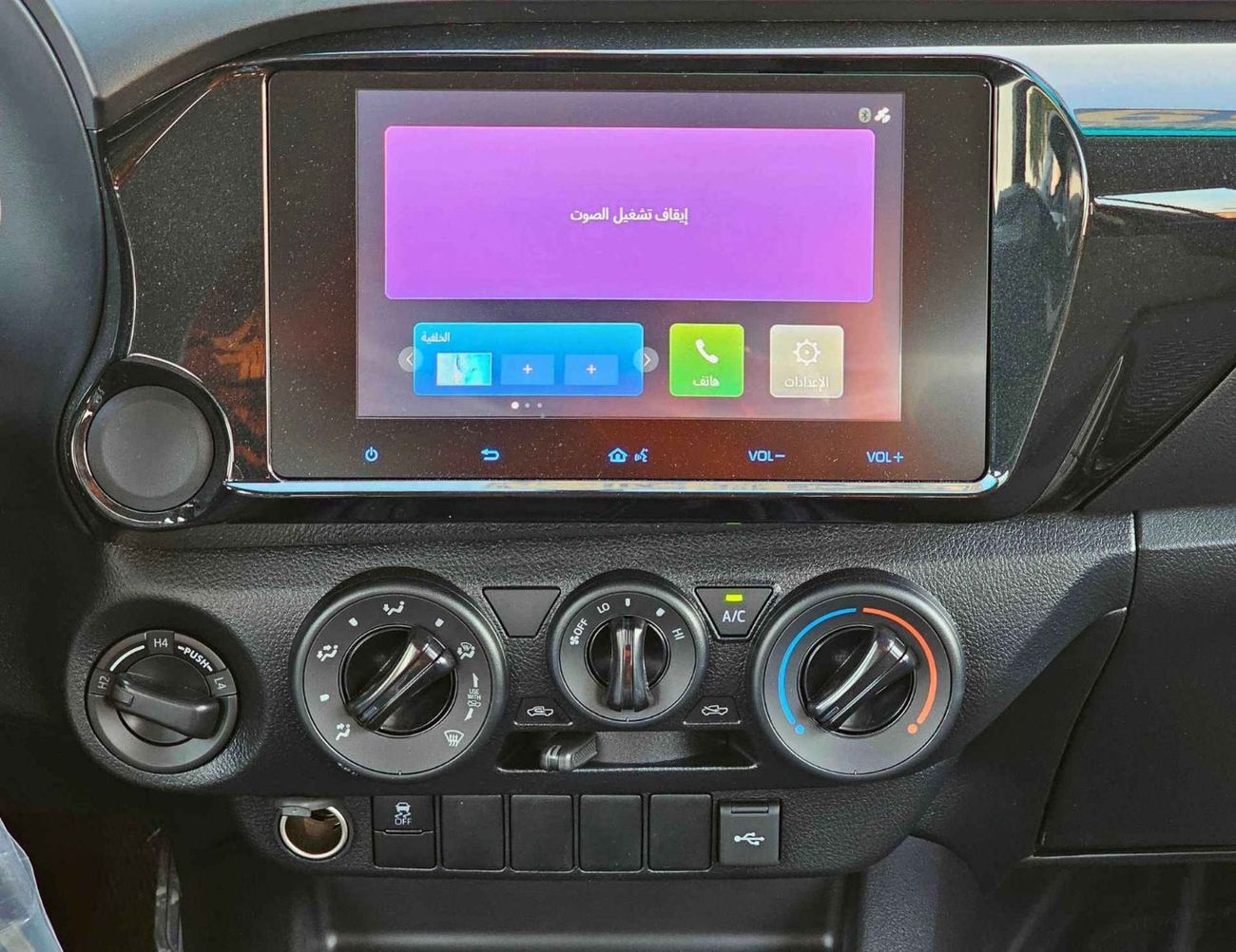 تويوتا هيلوكس WIDE BODY | M/T |  2.4L V4 DIESEL | 3 AIRBAG | COOL BOX | LARGE DVD |  UNDER PROTECTOR STRIPE TAPE B