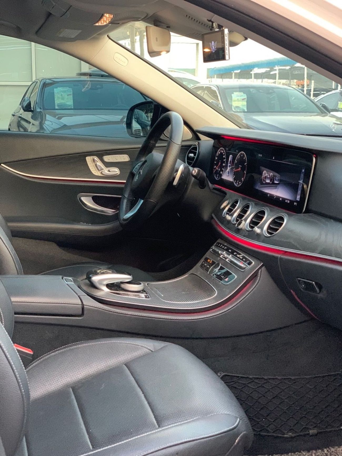 مرسيدس بنز E300 Mercedes-Benz E300 4Matic panorama V4 2.0L Model 2017 Price:90.000AED  Mileage:140.000 Km  Specifica