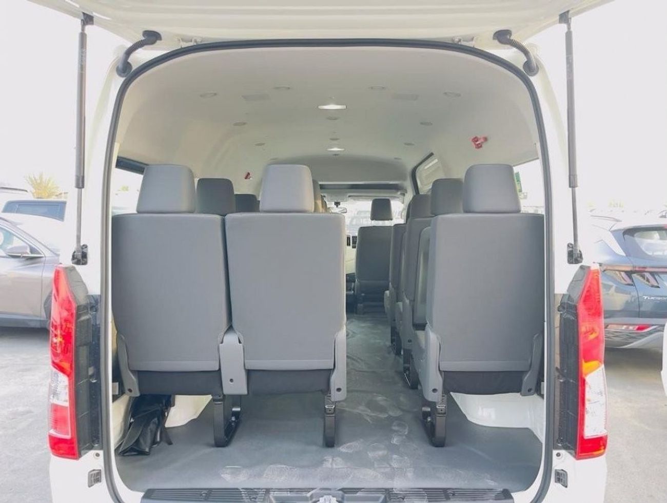تويوتا هاياس Toyota Hiace High roof 3.5l, Petrol, M/T, 2023