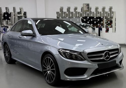 مرسيدس بنز C 200 GCC.. Perfect Condition .. AMG .. Panoramic