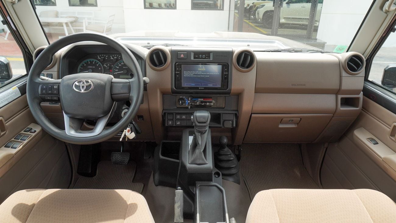 تويوتا لاند كروزر بيك آب  4.0L V6 Double Cabin A/T