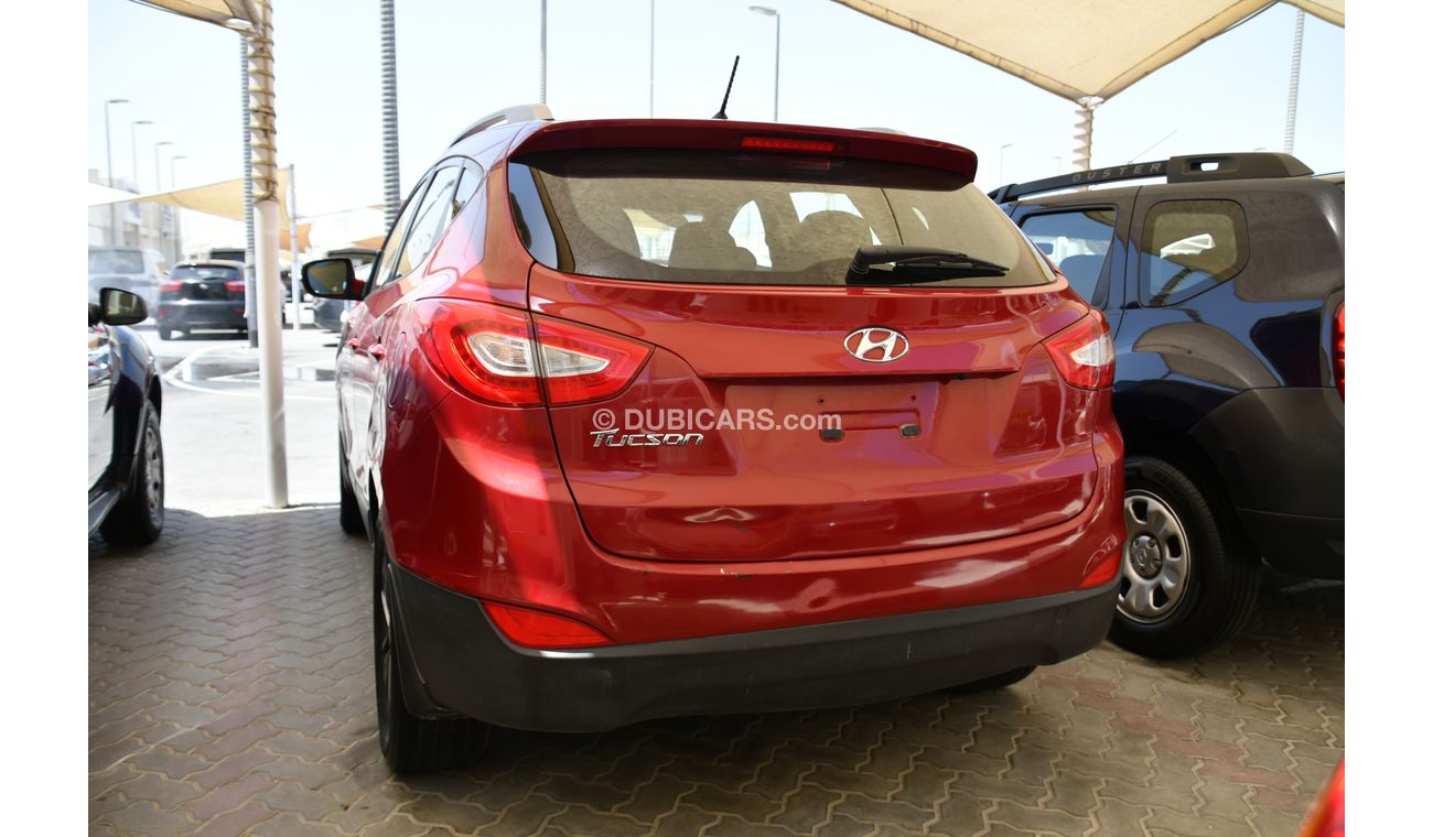 Hyundai Tucson 2015 RED GCC NO PAINT NO ACCIDENT PERFECT