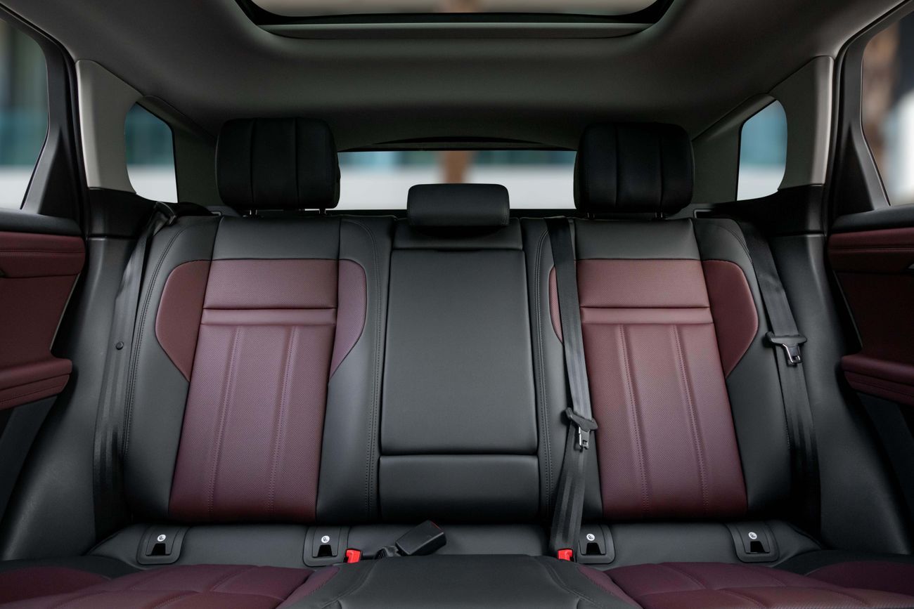 لاند روفر رانج روفر إيفوك Evoque  | 3,721 P.M | 0% Downpayment | SE P250 R-Dynamic!