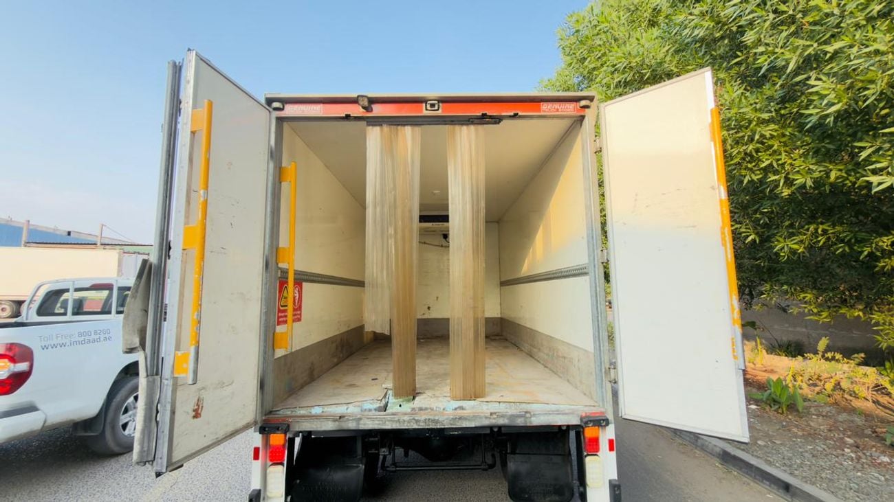 ميتسوبيشي كانتر فان -