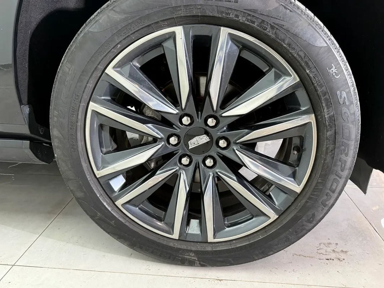 كاديلاك Escalade ESV ESV | GCC specs | V8 | 7 Seater | Clean Condition