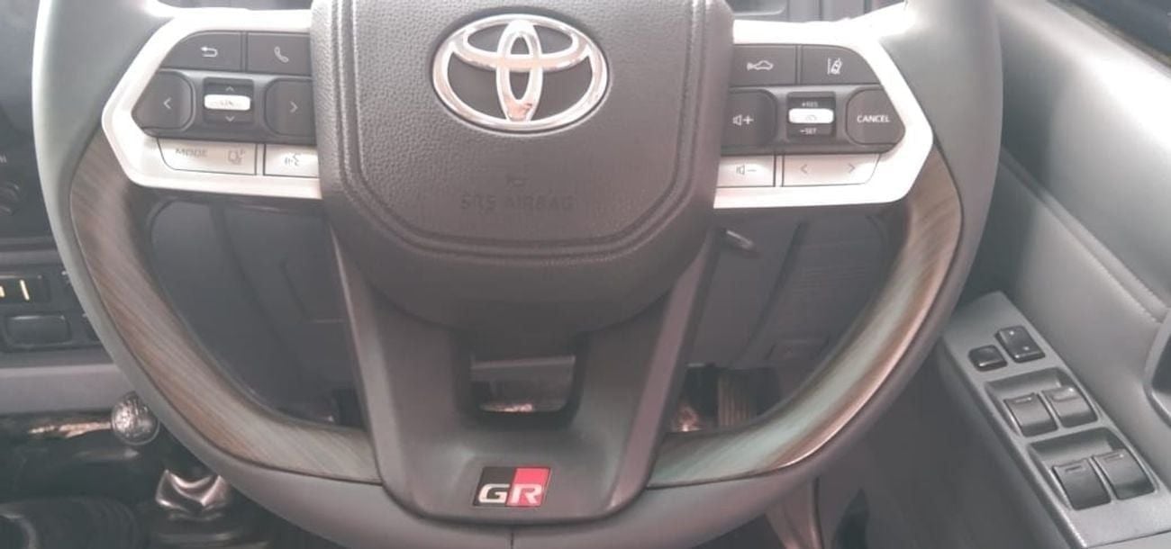 تويوتا لاند كروزر بيك آب RHD DIESEL V8 MANUAL