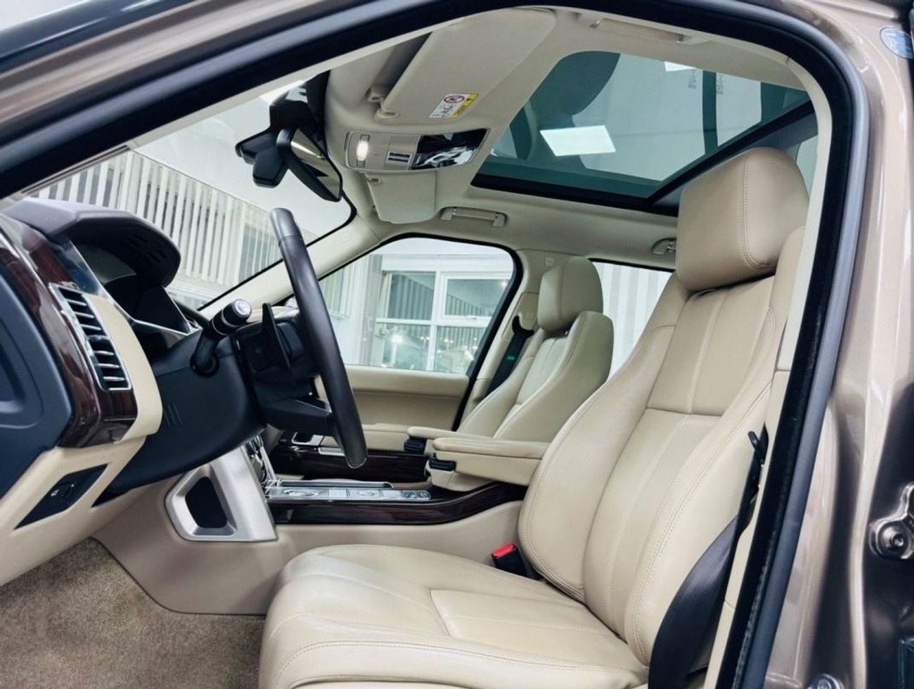 Land Rover Range Rover GCC .. Original Paint .. HSE .. FSH .. Perfect Condition .. V8 .