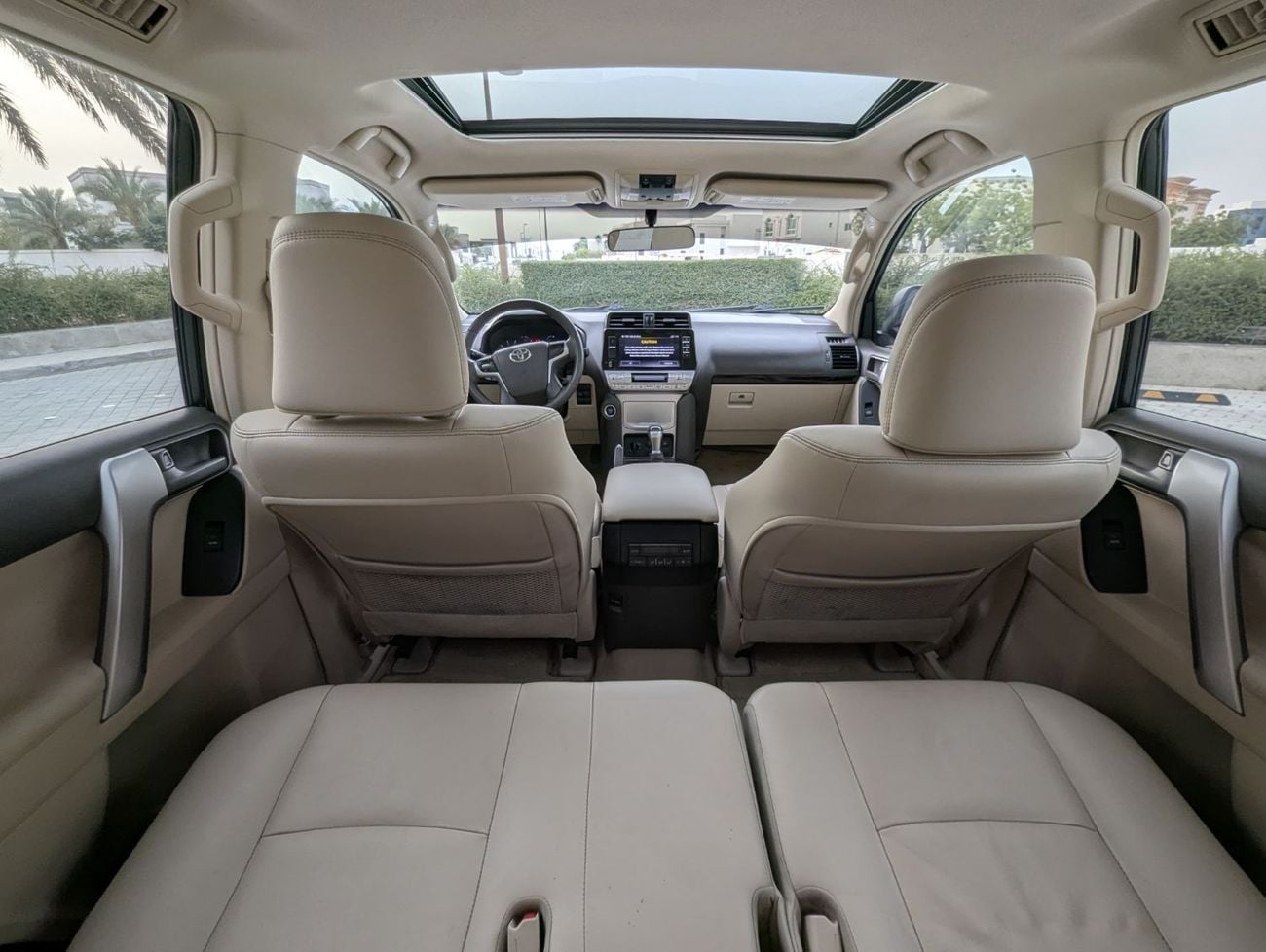 تويوتا برادو VXR Toyota Prado v6 4.0L Petro engine LHD white colour